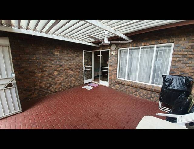 2 BEDROOM TOWNHOUSE FOR SALE IN CLARINA